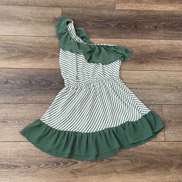 Striped One Shoulder Top - Picture 2 of 6